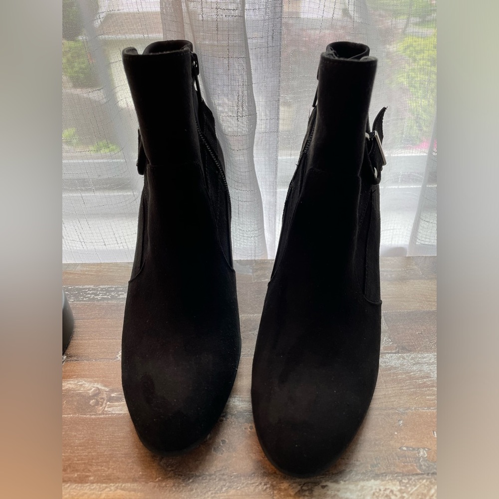 Size 6.5 - Picture 2 of 5